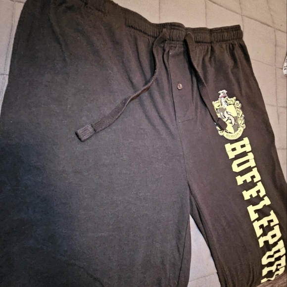 Mens Black Hufflepuff Sweatpants, LARGE - Picture 5 of 6